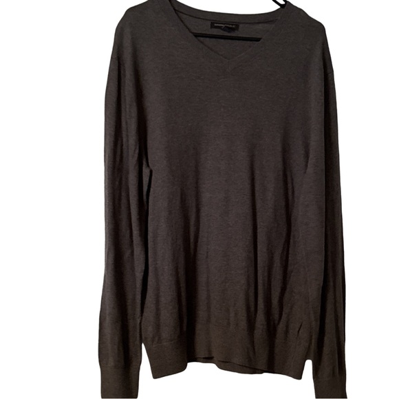 Banana Republic Men's V-Neck Sweater, Charcoal Gray, Large, EUC - Picture 2 of 2